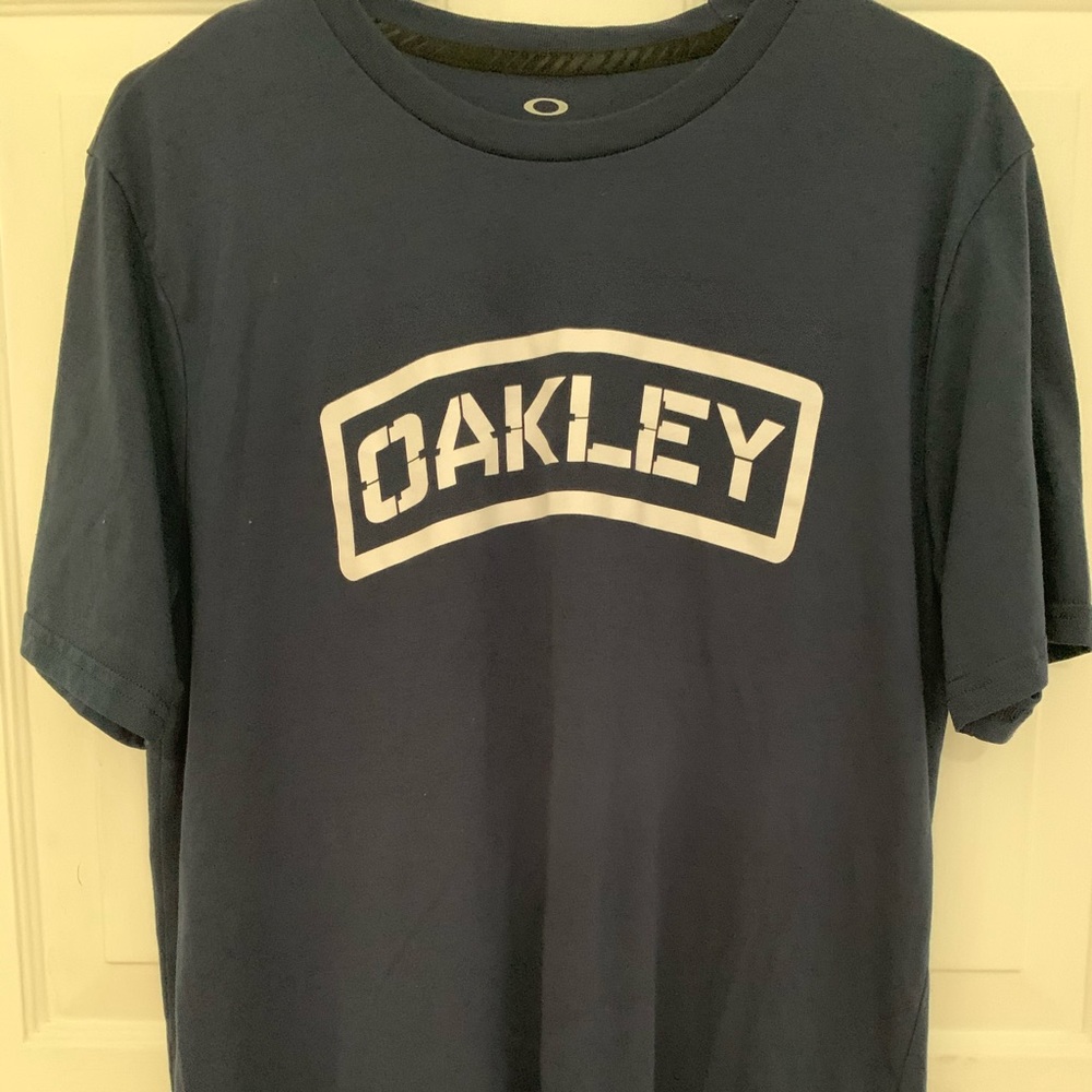 Oakley tshirt